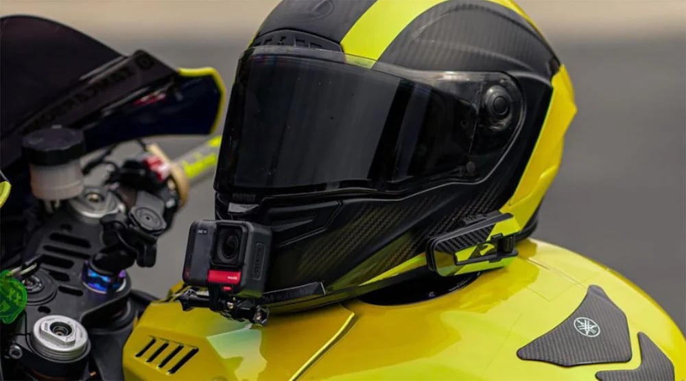 如何将头盔锁在摩托车上避免丢失