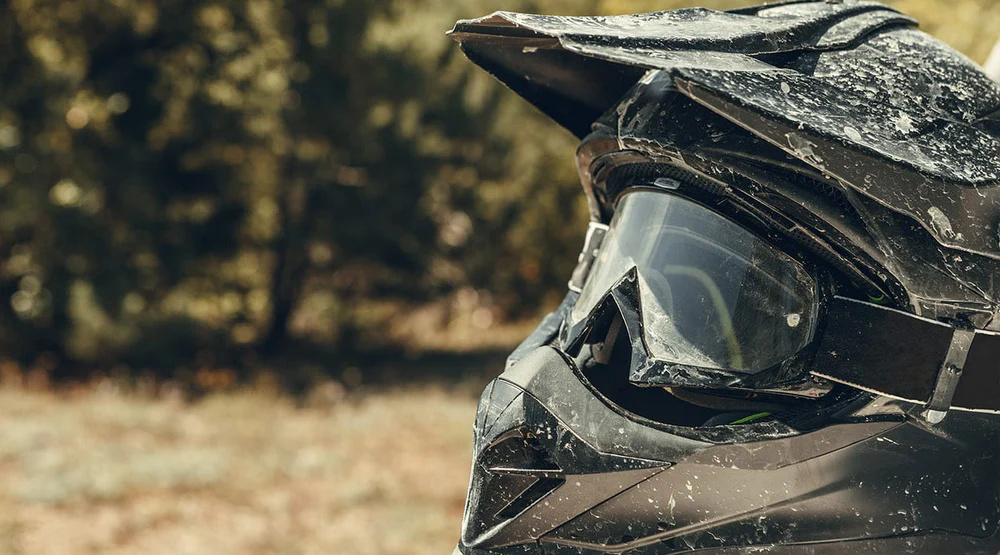 如何清洁越野摩托车头盔